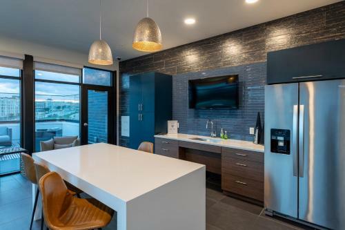 Apartamento Flexhome Skywalk To Fiserv U4 Rooftopgymparking