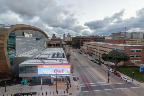 Apartamento Flexhome Skywalk To Fiserv U4 Rooftopgymparking