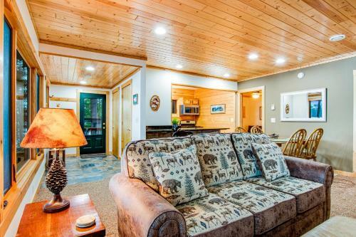 Cedar Cabin On Plum Lake