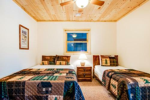 Cedar Cabin On Plum Lake