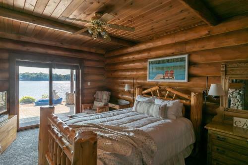 Grandview Lakeside Log Lodge