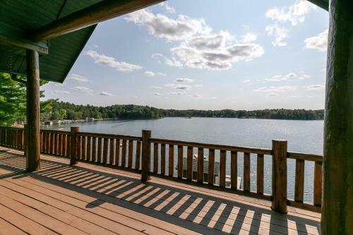 Grandview Lakeside Log Lodge
