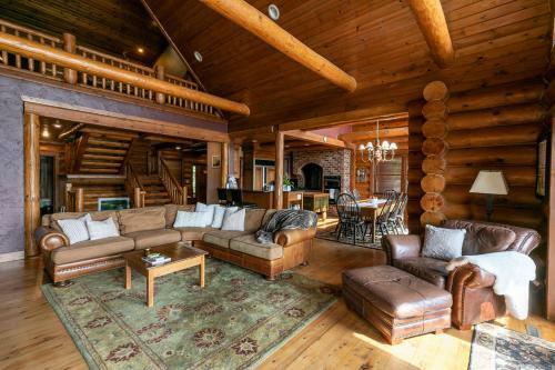 Grandview Lakeside Log Lodge
