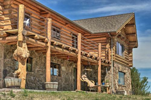 Exquisite Log Home With Lander Valley Views!