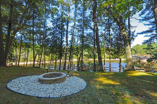 Dells Cottage River Retreat