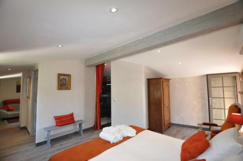 Hostal Le Mas Des Colombes