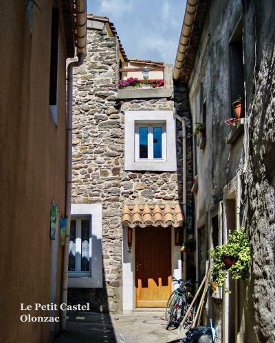 Le Petit Castel