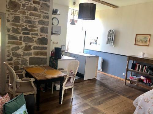 Hostal L?�glantine Studio