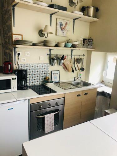 Hostal L?�glantine Studio