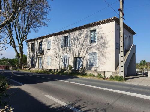 Pleasant Apartment In Olonzac Near Lakebeach