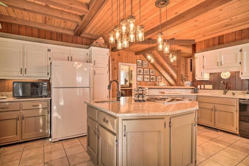 Spacious Newport Cabin In Tranquil Setting!