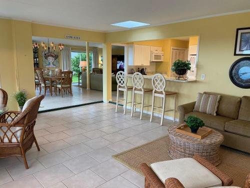 Surfside Beachfront Paradise By Jekyll Realty