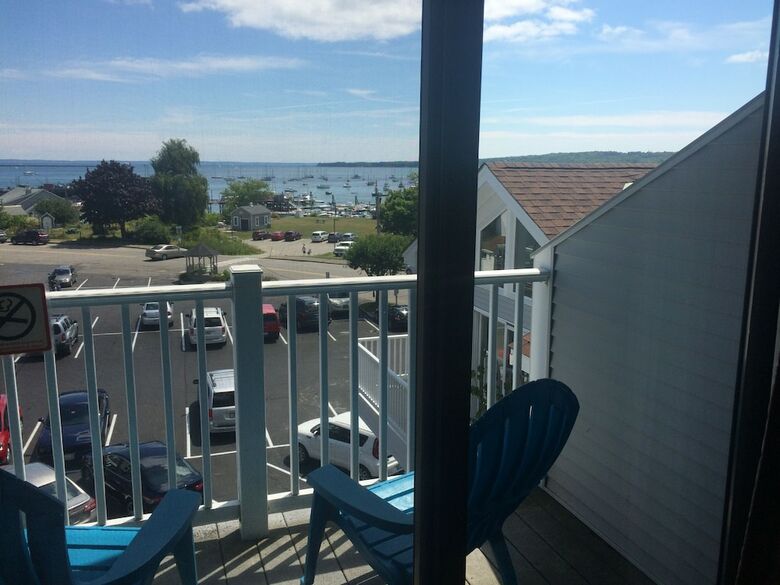 Hotel Trade Winds Inn