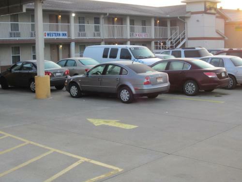 Motel First Western Inn - Fairmont City