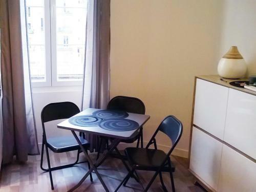 Apartamento Le Trendy: 2-room 2 Blocks From The Beach