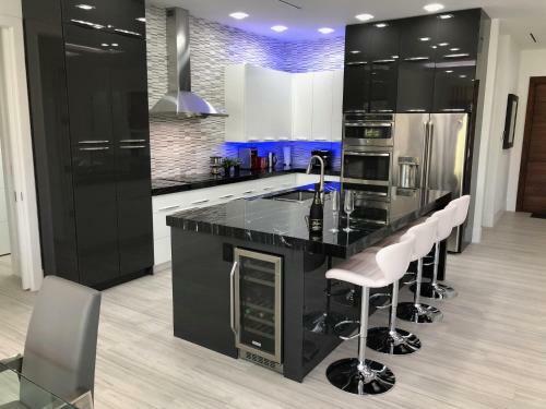 In Construction Beach 5 Min Walk Heated Pool Outdoor Kitchen Modern
