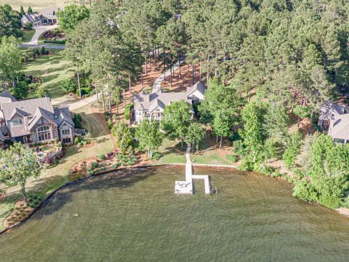 Hostal New Property Luxurious 6 Br Lakefront Home In Cuscowilla