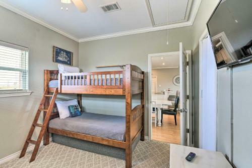 Pura Vida Crystal Beach Home Near Beaches!