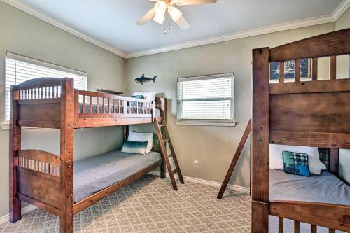 Pura Vida Crystal Beach Home Near Beaches!