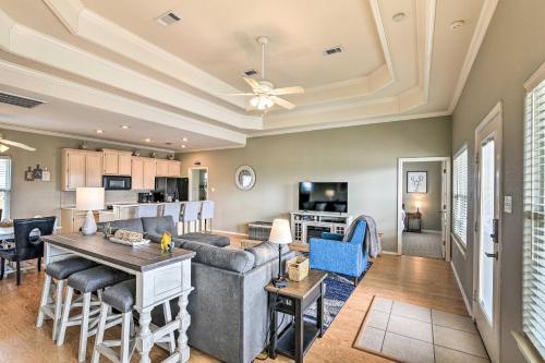 Pura Vida Crystal Beach Home Near Beaches!