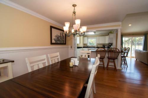 16 Fairway Club Dr-nature's Nook