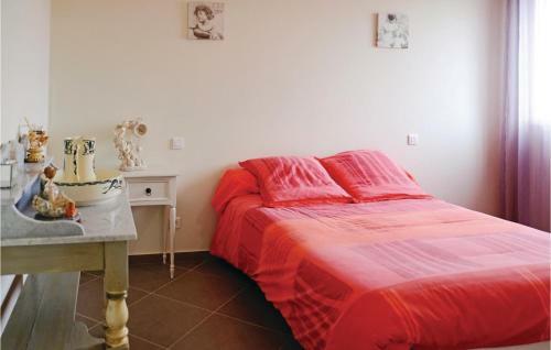 Three-bedroom Apartment In Petreto-biccisano