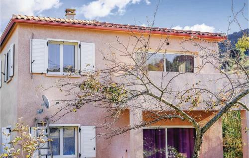 Three-bedroom Apartment In Petreto-biccisano