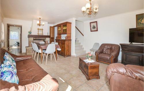 Awesome Home In Petreto Bicchisano With Wifi