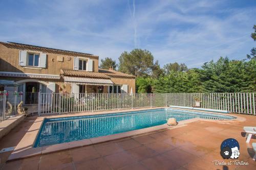 Apartamentos Quiet Studio With Garden And Pool - Dodo Et Tartine