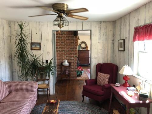 Riverwind Inn Bed And Breakfast