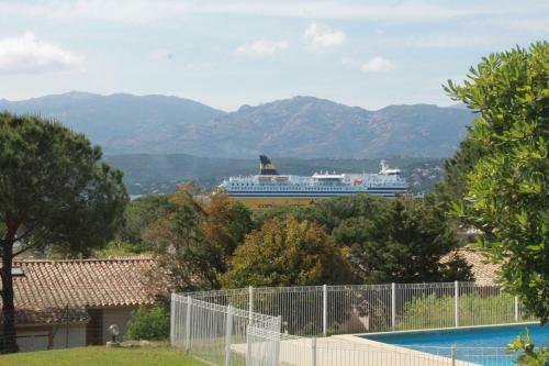 Apartamento T3 Rez de Jardin � Porto Vecchio