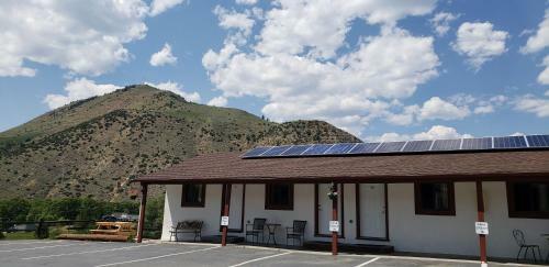 Canyon Motel