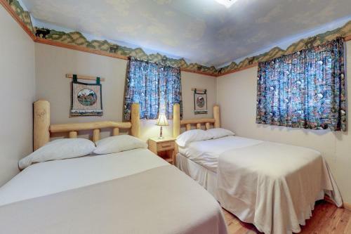 Foothills Lodge And Cabins