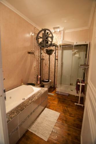 Ria Sirach Apartments
