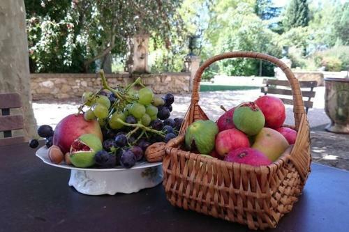 G�te de La Sabli�re Vignoble Aixois Et Piscine