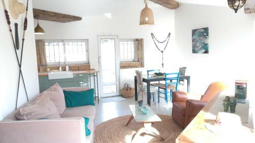 G�te de La Sabli�re Vignoble Aixois Et Piscine