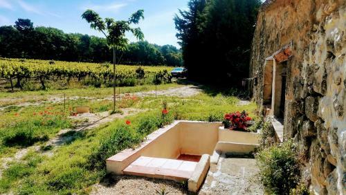 G�te de La Sabli�re Vignoble Aixois Et Piscine