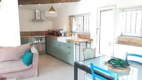 G�te de La Sabli�re Vignoble Aixois Et Piscine