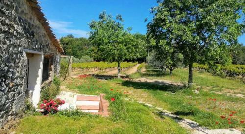 G�te de La Sabli�re Vignoble Aixois Et Piscine