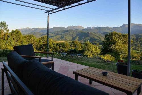 Luxury Countryside Cottage With Mountain Views