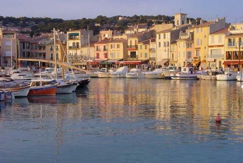 Apartamento Appart. 4 Pers A 6 Kms de Cassis Avec Acces Piscine