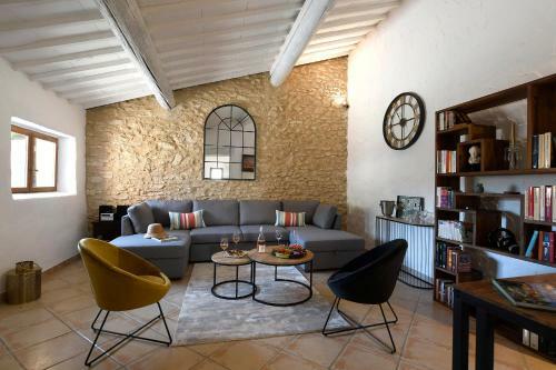 G�te Des Demoiselles En Luberon