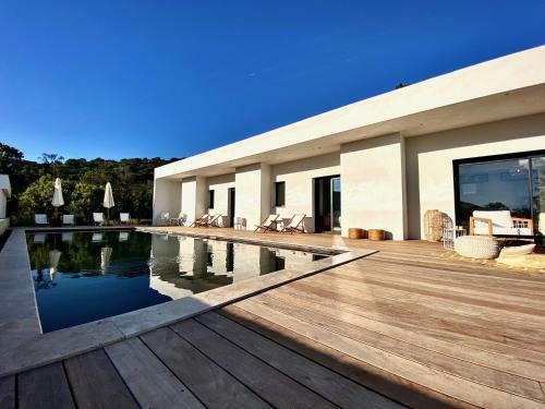 Villa de Standing Avec Magnifique Vue Mer, Sagone