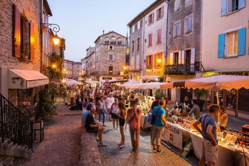 Le G�te Des Mon�des