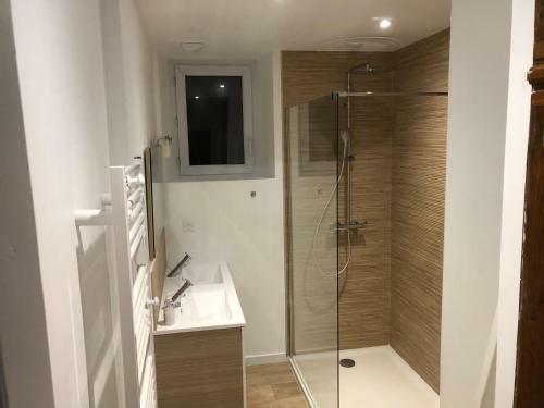 G�te 2km de La Plage, Gr34 � Pied, 3sdb Et 5chambres