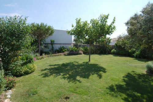 Villa Individuelle de Plain Pied Avec Agr�able Jardin