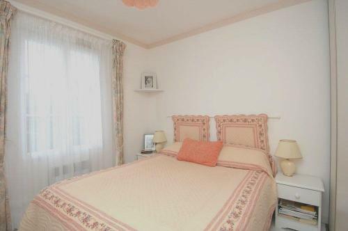 Villa Individuelle de Plain Pied Avec Agr�able Jardin