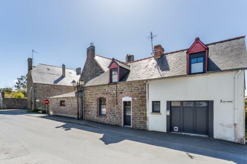 Saint Coulomb, Les Bas Chemins Maison