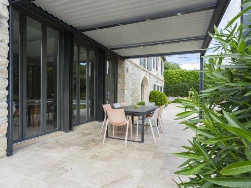 Maison Saint-�tienne-du-gr�s, 6 Pi�ces, 8 Personnes - Fr-1-599-17