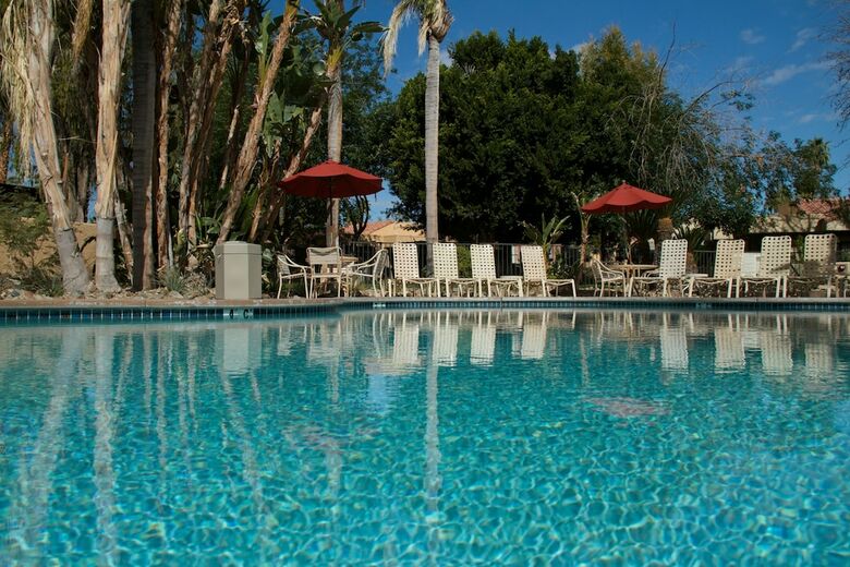 Hotel The Oasis Resort
